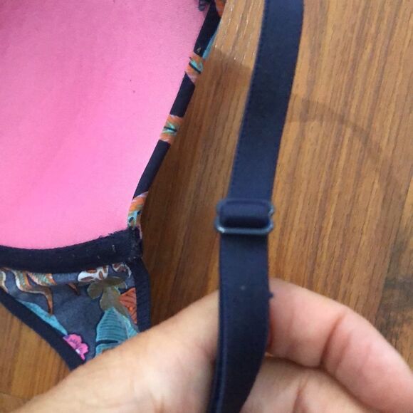 PINK Victoria’s Secret navy floral padded bra. Size 32C - Picture 6 of 7